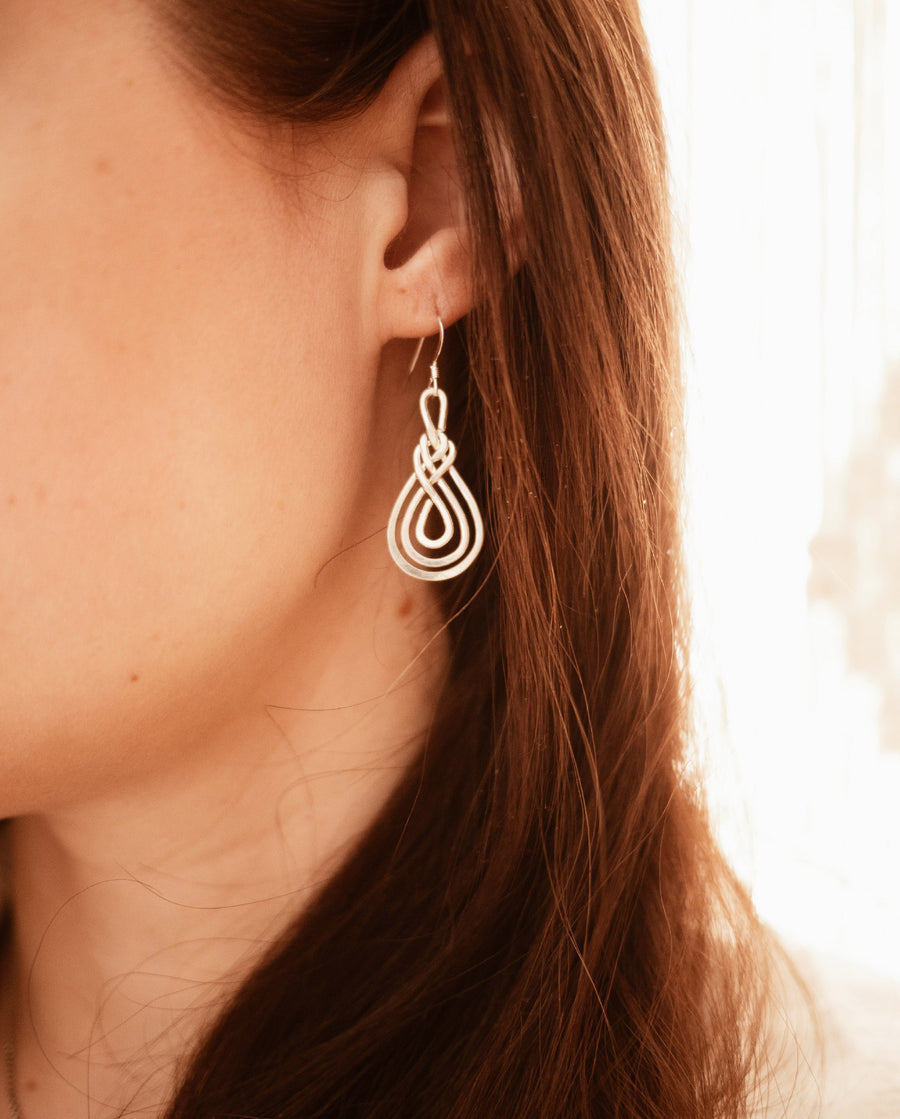 Pipa knot earrings, silver
