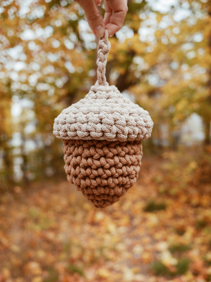 Crocheted Acorns, PDF pattern and tutorial