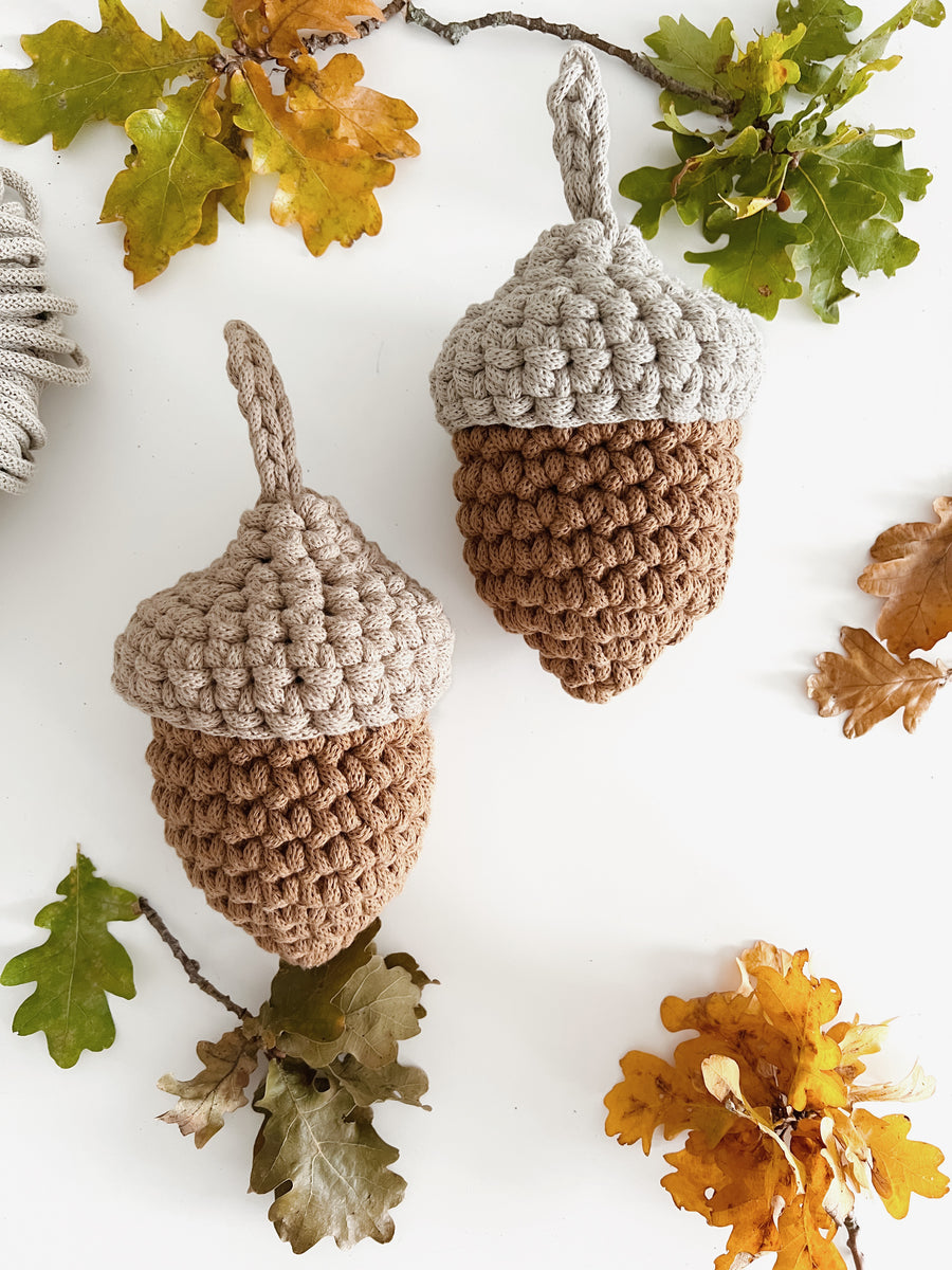 DIY kit, crocheted acorns (Swedish)