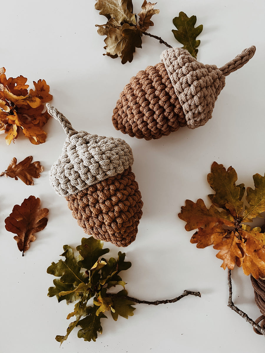 Crocheted Acorns, PDF pattern and tutorial