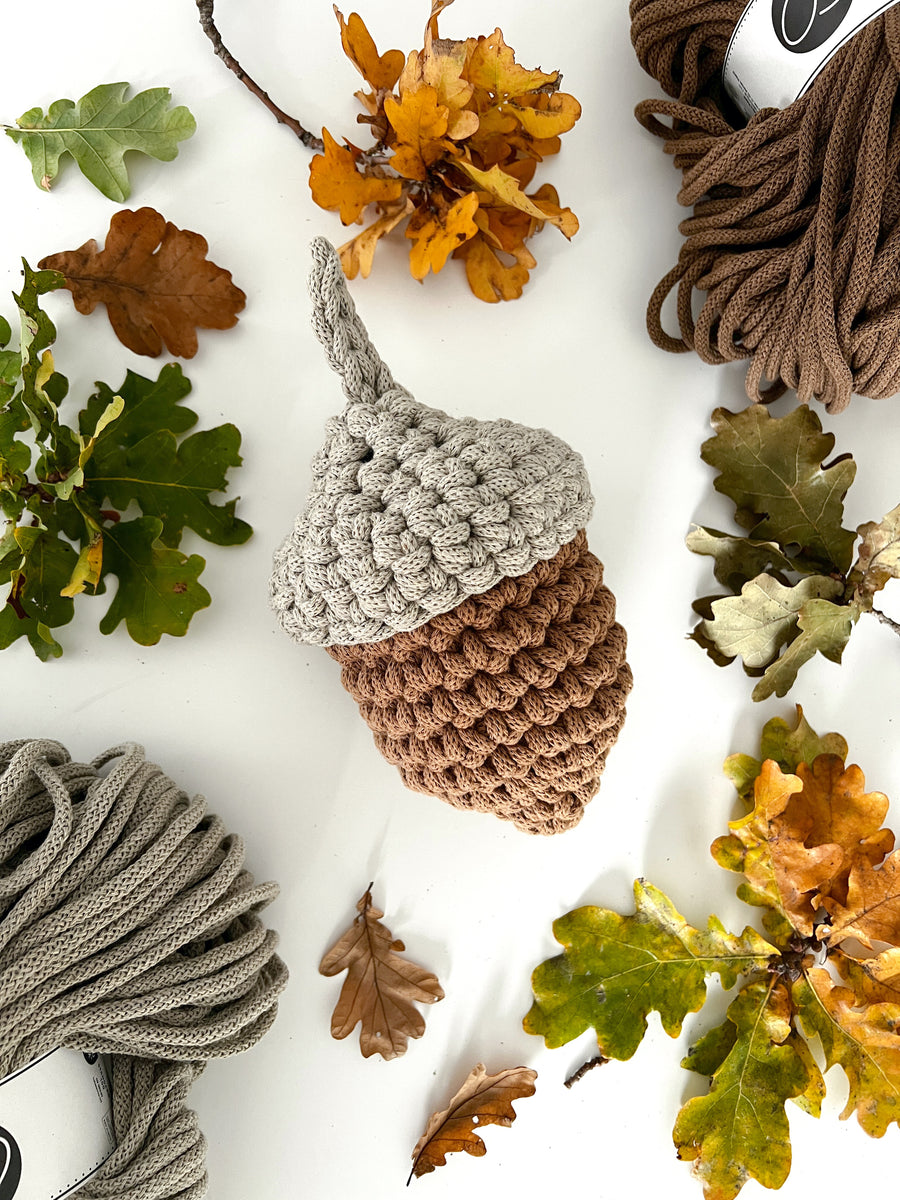 DIY kit, crocheted acorns (Swedish)