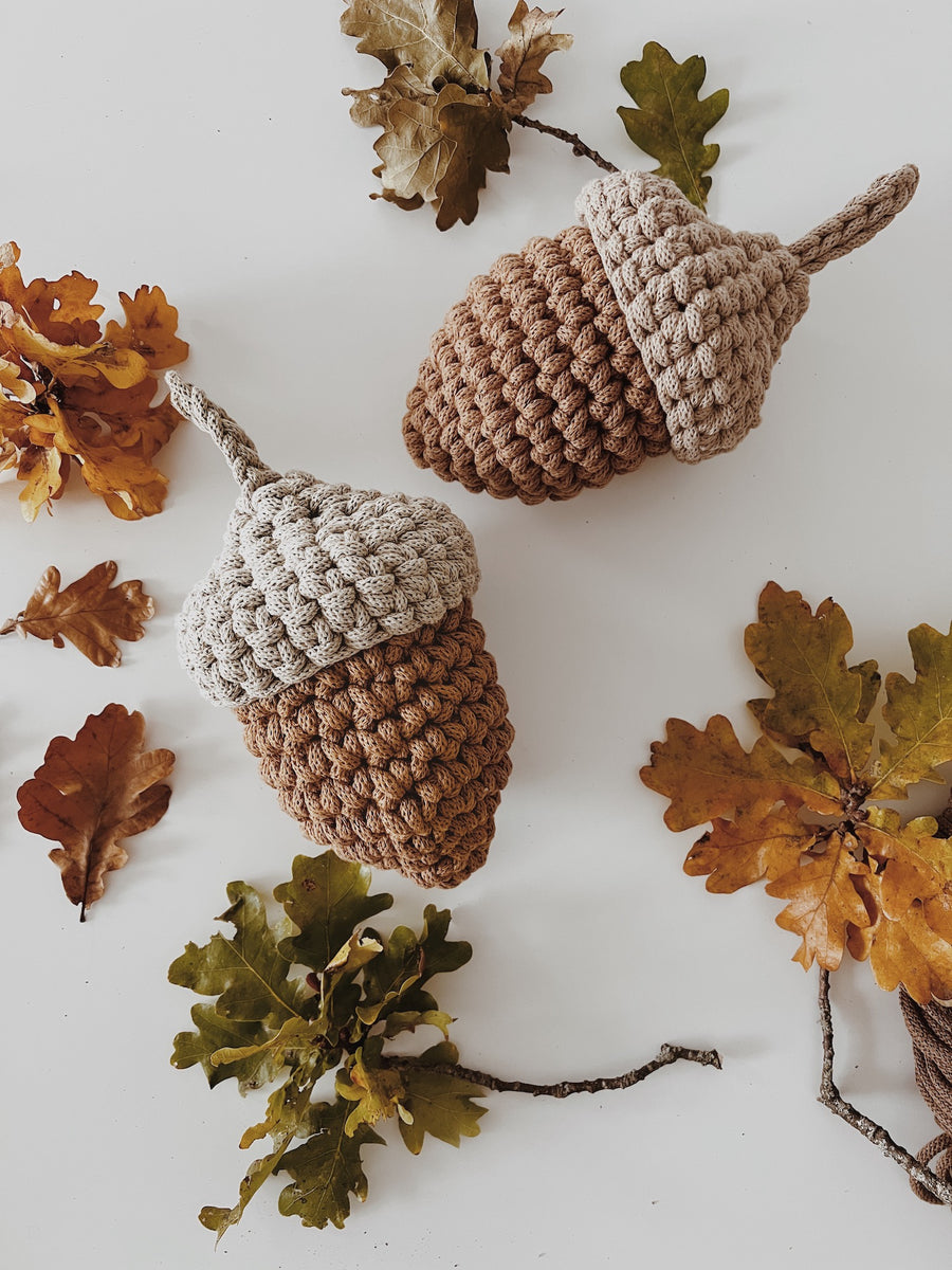 DIY kit, crocheted acorns (Swedish)
