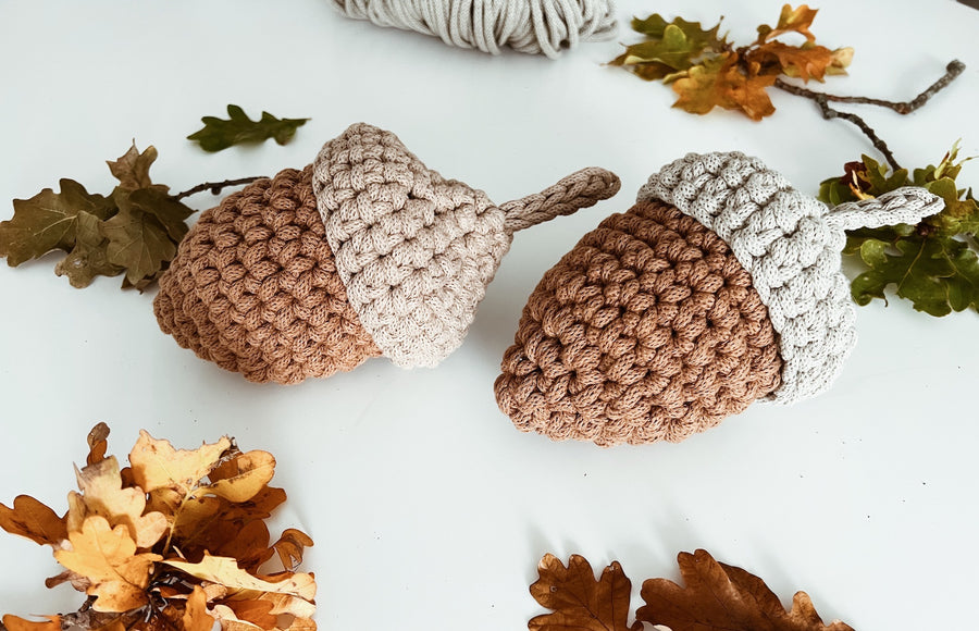 DIY kit, crocheted acorns (Swedish)