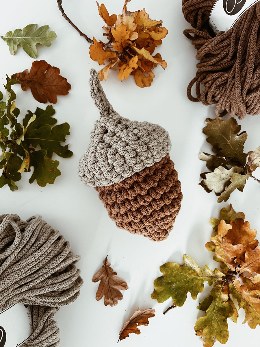 DIY kit, crocheted acorns (Swedish)