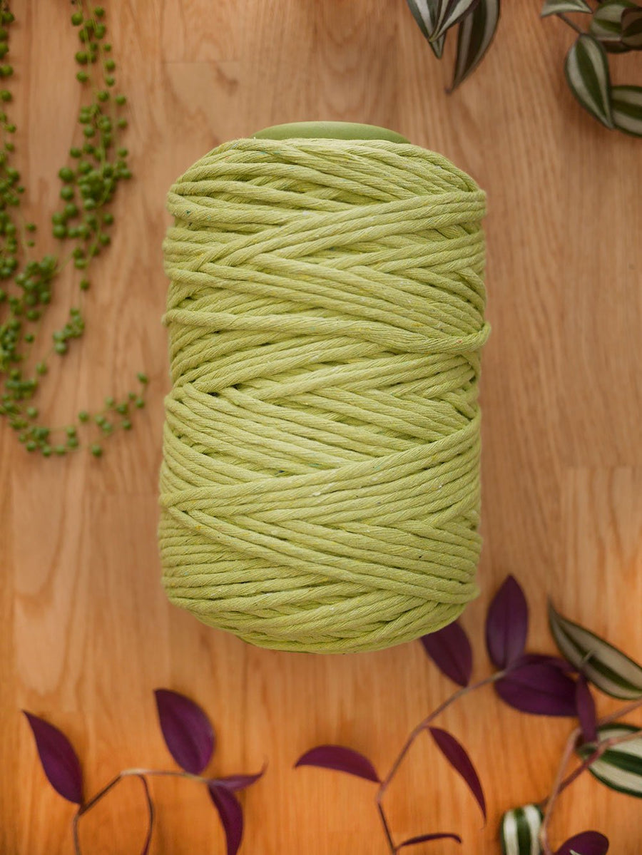 Spring green cotton string, 1 kg
